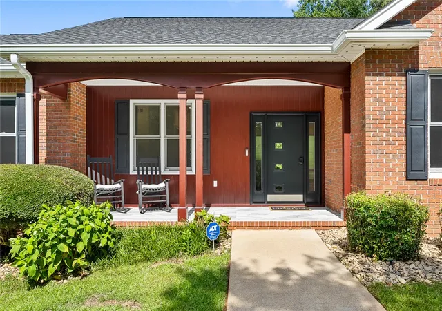 Photo 3 of Single family home for sale at 205 Cross Crk Dr, Seneca, SC 29678 | MLS# 20304291 | Listing updated on 2026-08-06