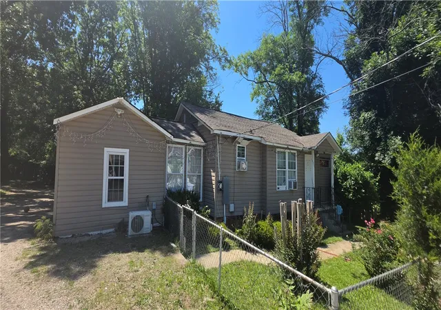 Photo 2 of Single family home for sale at 117 Alice St, Greenville, SC 29611 | MLS# 20304309 | Listing updated on 2026-08-26
