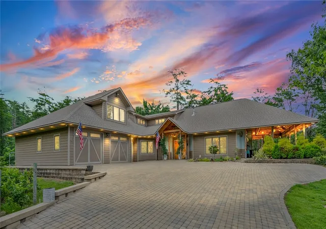 Photo 1 of Single family home for sale at 183 Little Eastatoee Rd, Sunset, SC 29685 | MLS# 20304303 | Listing updated on 2026-09-06