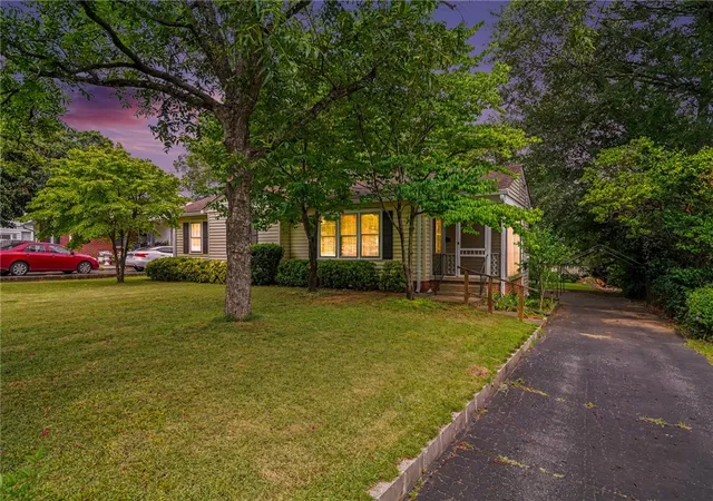 Photo 1 of Single family home for sale at 8 Bent Twig Dr, Greenville, SC 29605 | MLS# 20304310 | Listing updated on 2026-09-08