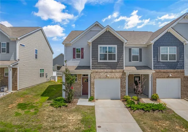 Photo 3 of Townhouse for sale at 432 Bee Cvs Way, Pendleton, SC 29670 | MLS# 20304318 | Listing updated on 2026-08-18