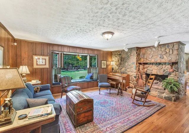 Photo 3 of Single family home for sale at 117 Carter Hall Dr, Anderson, SC 29621 | MLS# 20304272 | Listing updated on 2026-09-20