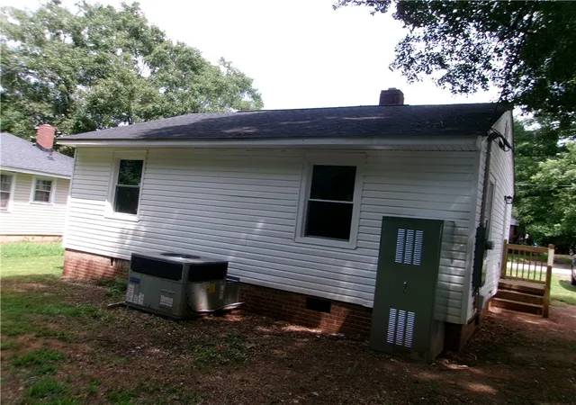 Photo 3 of Single family home for sale at 2914 Pollard Dr, Anderson, SC 29626 | MLS# 20304336 | Listing updated on 2026-09-15