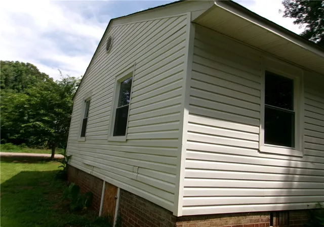 Photo 3 of Single family home for sale at 2914 Pollard Dr, Anderson, SC 29626 | MLS# 20304336 | Listing updated on 2026-09-15