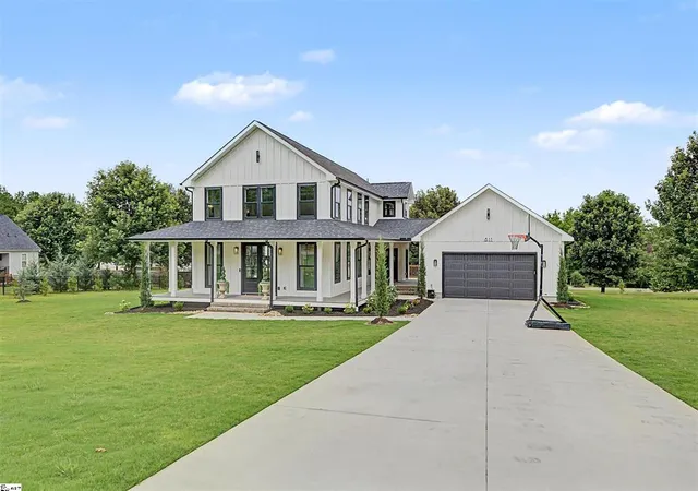 Photo 1 of Single family home for sale at 811 Beeks Rd, Belton, SC 29627 | MLS# 20304344 | Listing updated on 2026-09-16