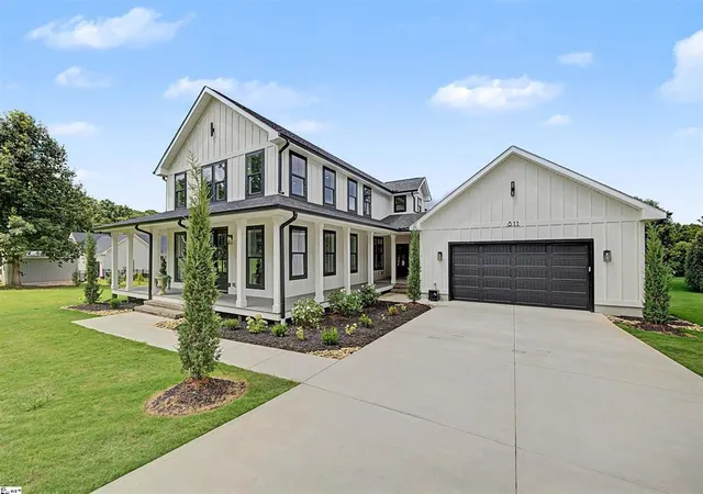 Photo 2 of Single family home for sale at 811 Beeks Rd, Belton, SC 29627 | MLS# 20304344 | Listing updated on 2026-09-16