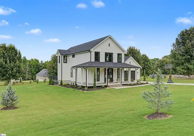 Photo 3 of Single family home for sale at 811 Beeks Rd, Belton, SC 29627 | MLS# 20304344 | Listing updated on 2026-09-16