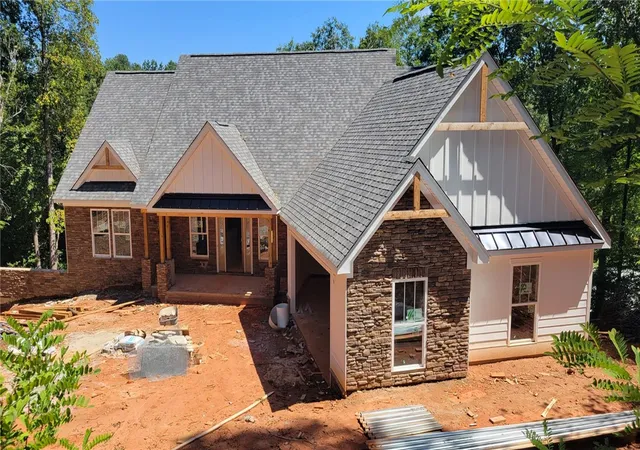 Photo 1 of Single family home for sale at 1812 Cross Crk Dr, Seneca, SC 29678 | MLS# 20304353 | Listing updated on 2026-09-19
