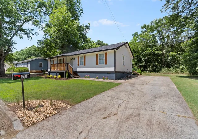 Photo 2 of Single family home for sale at 701 Quarry St, Anderson, SC 29624 | MLS# 20304366 | Listing updated on 2026-09-15