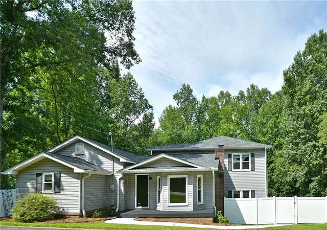 Photo 1 of Single family home for sale at 197 Deer Crk Rd, Easley, SC 29640 | MLS# 20304349 | Listing updated on 2026-08-31
