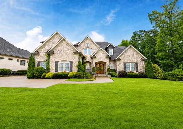 Photo 3 of Sale Pending at 308 Chamblee Blvd, Greenville, SC 29615 | MLS# 20300868 | Listing updated on 2026-08-30