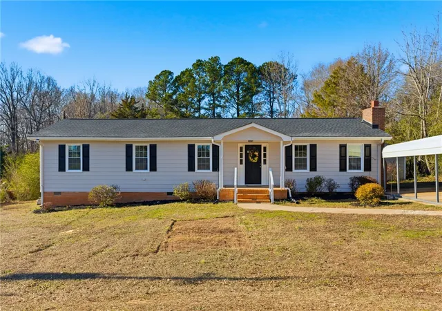 Photo 1 of Single family home for sale at 250 Pine Dr, Piedmont, SC 29673 | MLS# 20304388 | Listing updated on 2026-07-30