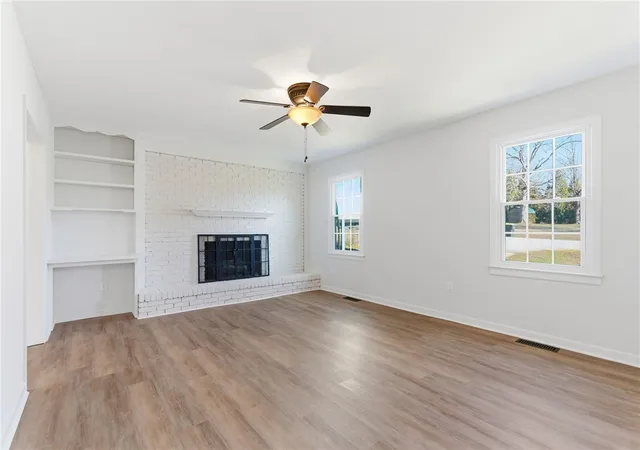 Photo 3 of Single family home for sale at 250 Pine Dr, Piedmont, SC 29673 | MLS# 20304388 | Listing updated on 2026-07-30