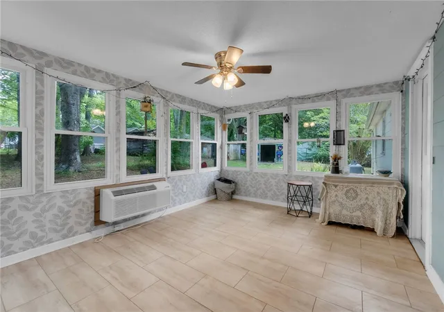 Photo 3 of Single family home for sale at 5 Jones Cir, Greenville, SC 29617 | MLS# 20304443 | Listing updated on 2026-09-23