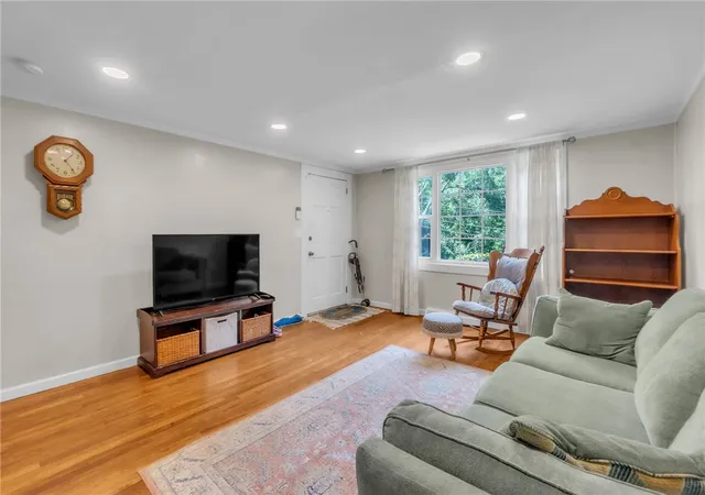 Photo 4 of Single family home for sale at 5 Jones Cir, Greenville, SC 29617 | MLS# 20304443 | Listing updated on 2026-09-23