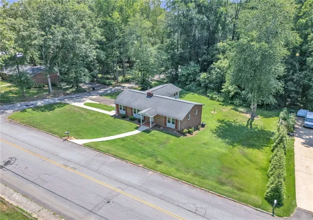 2nd image of 410 Stewart Dr, Easley, SC 29640 | MLS# 20304449