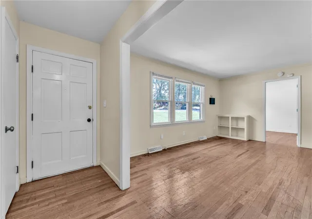 3rd image of 410 Stewart Dr, Easley, SC 29640 | MLS# 20304449