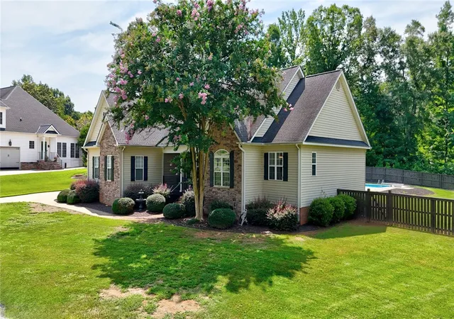 2nd image of 105 Pondstone Ct, Easley, SC 29642 | MLS# 20304438