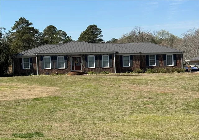 Photo 3 of Single family home for sale at 121 Nautical Way, Anderson, SC 29625 | MLS# 20304457 | Listing updated on 2026-08-06