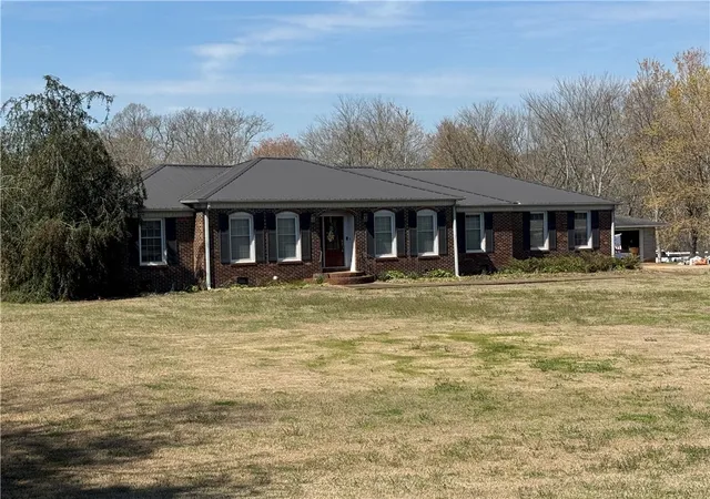 Photo 3 of Single family home for sale at 121 Nautical Way, Anderson, SC 29625 | MLS# 20304457 | Listing updated on 2026-08-06