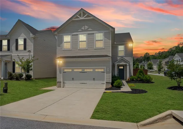 Photo 1 of Single family home for sale at 2 Havenhill Pl, Greenville, SC 29605 | MLS# 20304447 | Listing updated on 2026-08-04