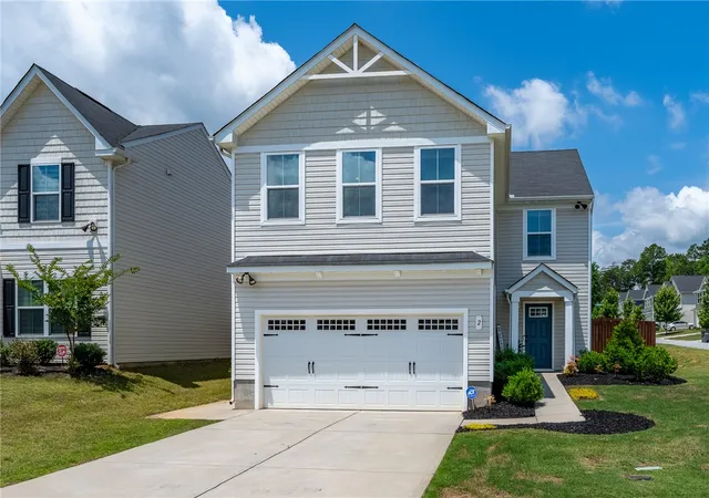 Photo 4 of Single family home for sale at 2 Havenhill Pl, Greenville, SC 29605 | MLS# 20304447 | Listing updated on 2026-08-04