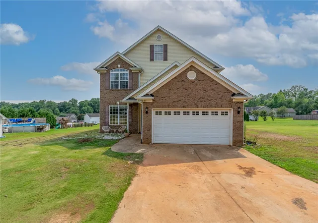 Photo 2 of Single family home for sale at 258 Gibbs Rd, Wellford, SC 29385 | MLS# 20304280 | Listing updated on 2026-07-30