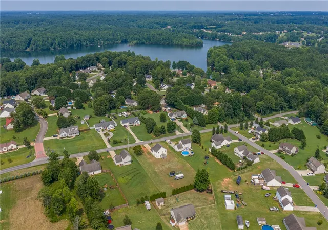 Photo 3 of Single family home for sale at 258 Gibbs Rd, Wellford, SC 29385 | MLS# 20304280 | Listing updated on 2026-07-30