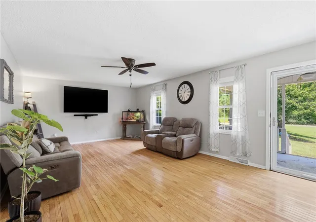 5th image of 941 Scotland Rd Scotland Rd, Easley, SC 29640 | MLS# 20304469