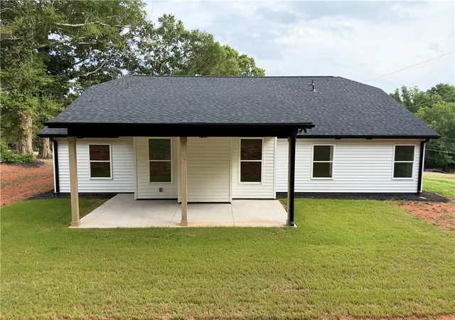 Photo 3 of Single family home for sale at 135 Westwood Cir, Anderson, SC 29626 | MLS# 20304413 | Listing updated on 2026-07-30