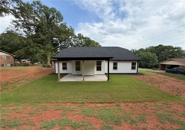 Photo 4 of Single family home for sale at 135 Westwood Cir, Anderson, SC 29626 | MLS# 20304413 | Listing updated on 2026-07-30