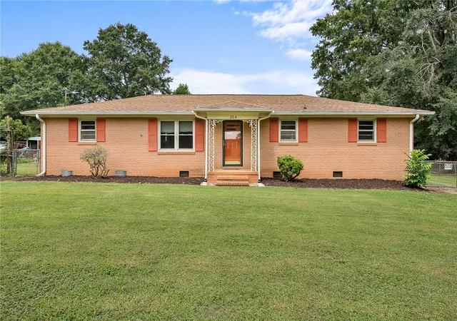 Photo 1 of Single family home for sale at 204 Friendship Ln, Anderson, SC 29624 | MLS# 20304359 | Listing updated on 2026-09-08