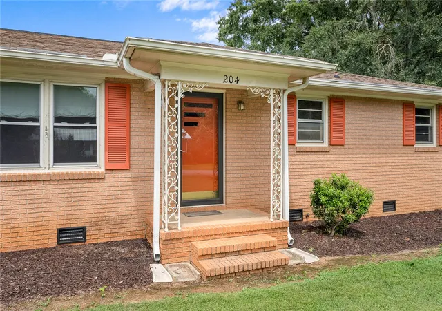Photo 2 of Single family home for sale at 204 Friendship Ln, Anderson, SC 29624 | MLS# 20304359 | Listing updated on 2026-09-08