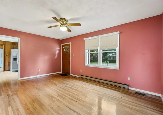 Photo 3 of Single family home for sale at 204 Friendship Ln, Anderson, SC 29624 | MLS# 20304359 | Listing updated on 2026-09-08