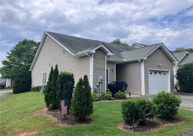 Photo 4 of Townhouse for sale at 158 Heritage Pl Rd, Pendleton, SC 29670 | MLS# 20304254 | Listing updated on 2026-10-01