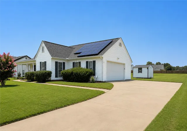 Photo 3 of Single family home for sale at 1014 Stoneham Cir, Anderson, SC 29626 | MLS# 20304436 | Listing updated on 2026-09-10