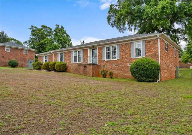 Photo 2 of Single family home for sale at 403 Blackberry Ln, Anderson, SC 29625 | MLS# 20304387 | Listing updated on 2026-07-31