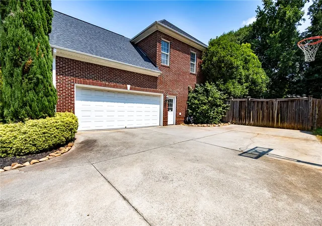 Photo 3 of Single family home for sale at 205 Graylyn Dr, Anderson, SC 29621 | MLS# 20304319 | Listing updated on 2026-09-05