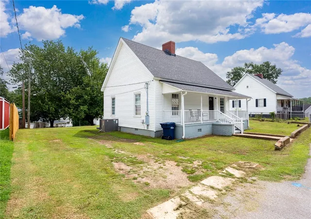 Photo 3 of Single family home for sale at 7 Mccaughrin St, Pelzer, SC 29669 | MLS# 20304503 | Listing updated on 2026-09-02