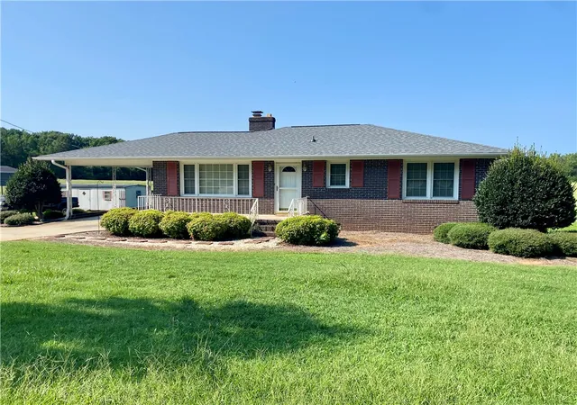 Photo 2 of Single family home for sale at 6979 Highway 28, Iva, SC 29655 | MLS# 20304433 | Listing updated on 2026-09-08
