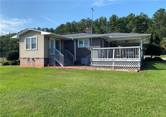 Photo 3 of Single family home for sale at 6979 Highway 28, Iva, SC 29655 | MLS# 20304433 | Listing updated on 2026-09-08