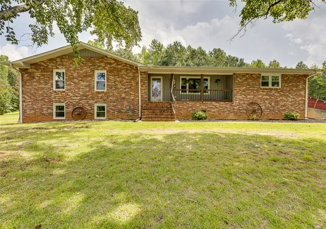 Photo 2 of Single family home for sale at 329 Wash Lesley Rd, Pickens, SC 29671 | MLS# 20304522 | Listing updated on 2026-08-31
