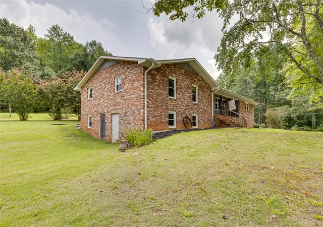 Photo 4 of Single family home for sale at 329 Wash Lesley Rd, Pickens, SC 29671 | MLS# 20304522 | Listing updated on 2026-08-31