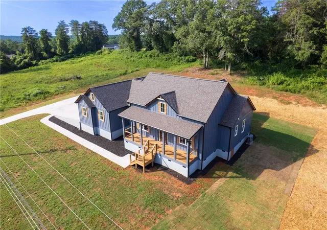 Photo 3 of Single family home for sale at 411 Stewart Gin Rd, Liberty, SC 29657 | MLS# 20304231 | Listing updated on 2026-10-02