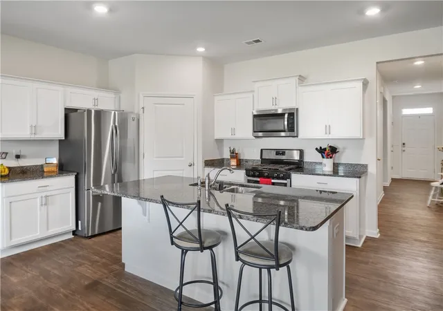 Photo 3 of Single family home for sale at 204 Sweetgrass Ln, Piedmont, SC 29673 | MLS# 20304435 | Listing updated on 2026-08-23