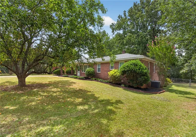 2nd image of 303 Evergreen Forest Dr, Seneca, SC 29678 | MLS# 20304229