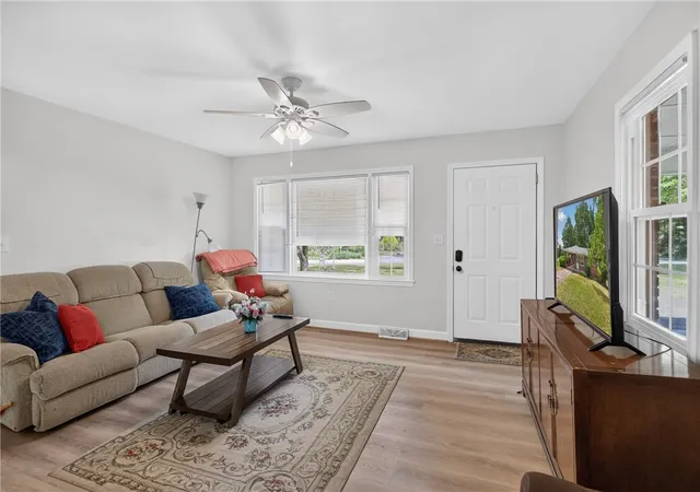 4th image of 303 Evergreen Forest Dr, Seneca, SC 29678 | MLS# 20304229