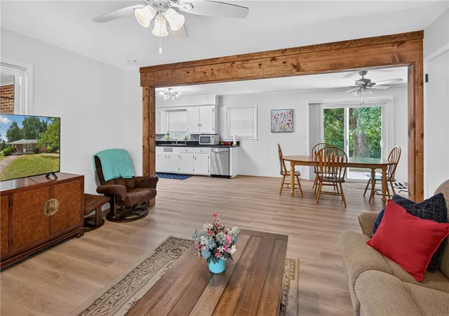5th image of 303 Evergreen Forest Dr, Seneca, SC 29678 | MLS# 20304229