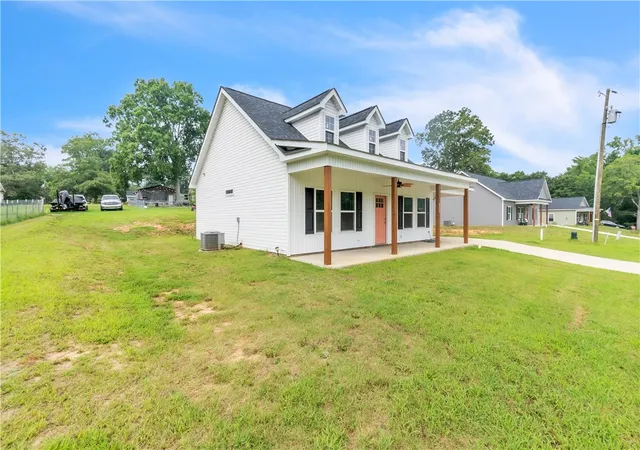 Photo 2 of Single family home for sale at 305 W Broad St, Iva, SC 29655 | MLS# 20304204 | Listing updated on 2026-08-03