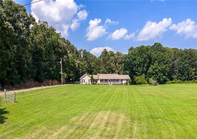 Photo 3 of Single family home for sale at 225 Mill Crk Rd, Westminster, SC 29693 | MLS# 20303676 | Listing updated on 2026-09-16
